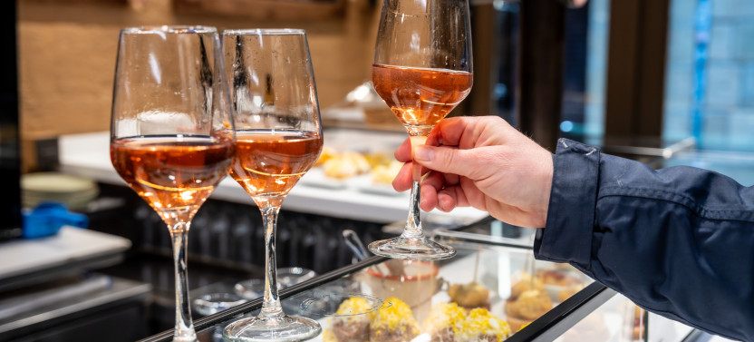 San Sebastian Food Tour with Pintxos & Drinks with a Local