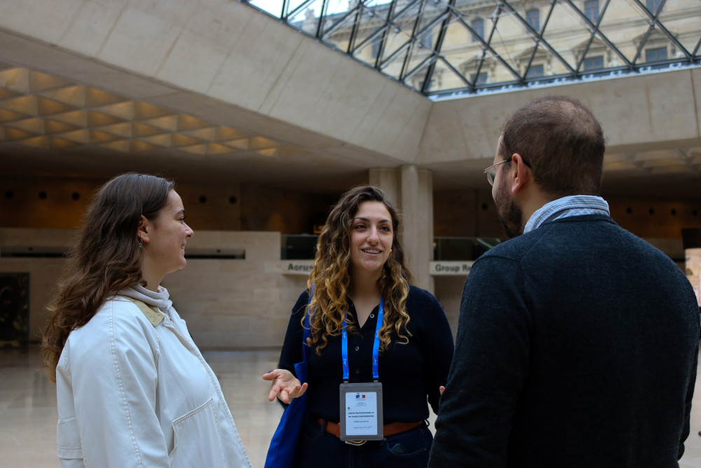 Louvre Small-Group Tour with Mona-Lisa & Highlights