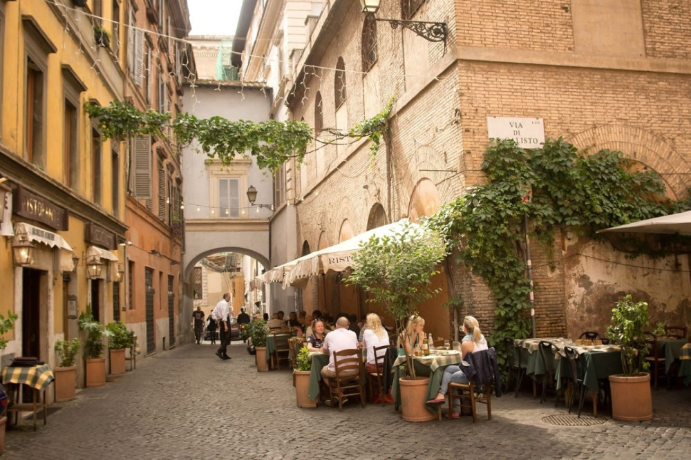 Rome: Sunset Foodie Stroll in Trastevere for Small Groups