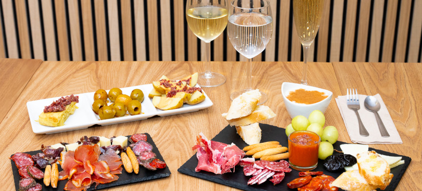 Menú Iberico - Jamón & Cava near Sagrada Familia