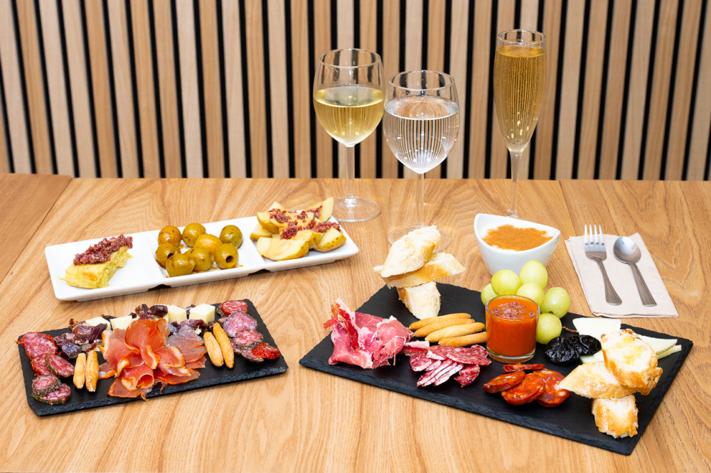 Menú Iberico - Jamón & Cava near Sagrada Familia