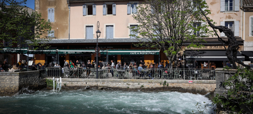 Avignon, Palais des Papes, Provençal food market & L'Isle sur la So,country France