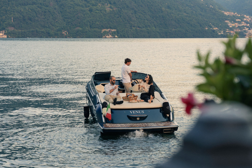 Lake Como Sunset Boat Tour with Aperitivo
