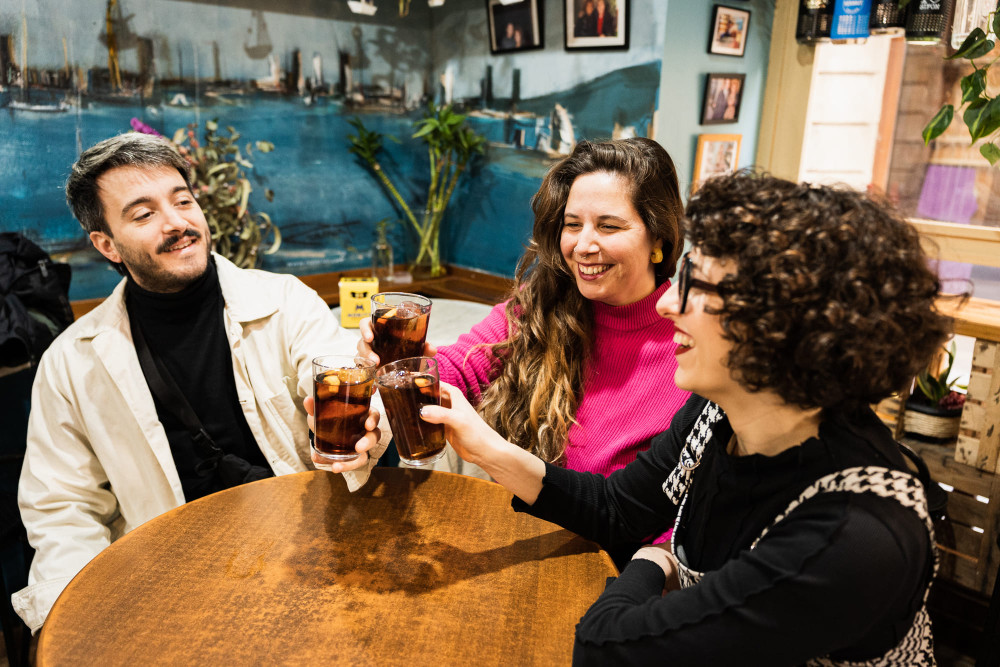 Granada Food Tour with Tapas & Drinks with a Local