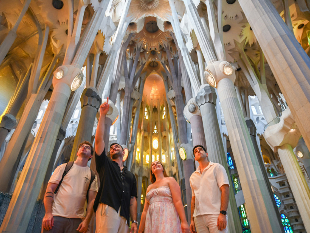 Semi-Private Sagrada Família Tour With Fast Entry