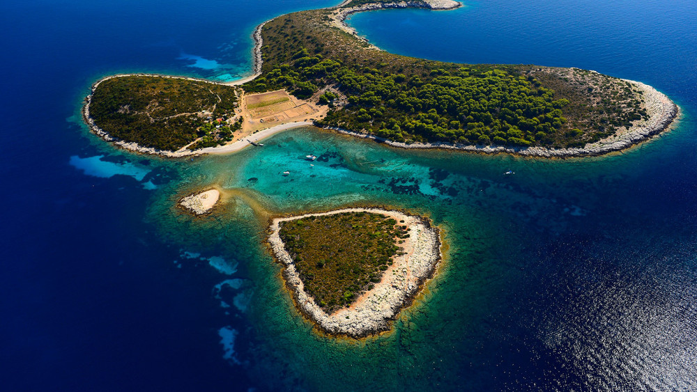 Private Boat Tour from Split to Vis, Blue Cave, Stiniva and Blue Lagoon