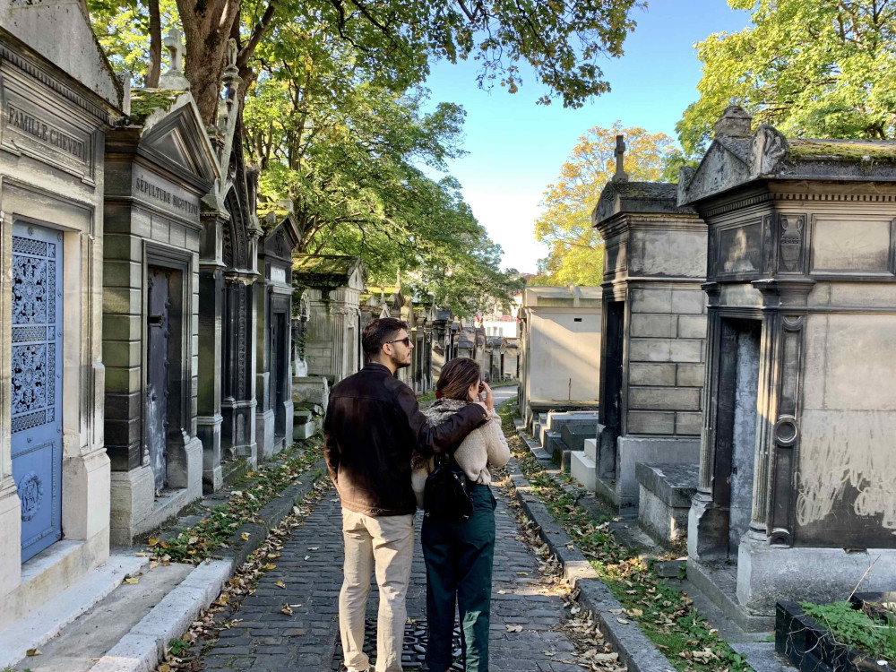 Pere Lachaise Cemetery - Private Walking Tour