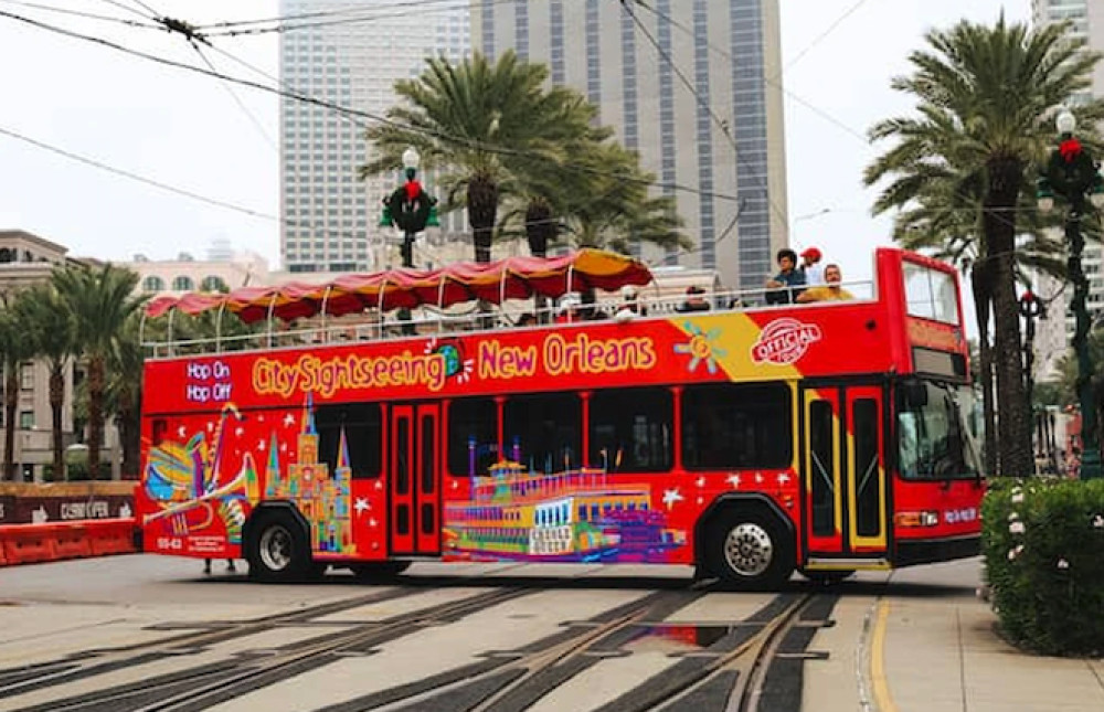 Hop-On Hop-Off New Orleans + Garden District Walking Tour 2-Day Ticket