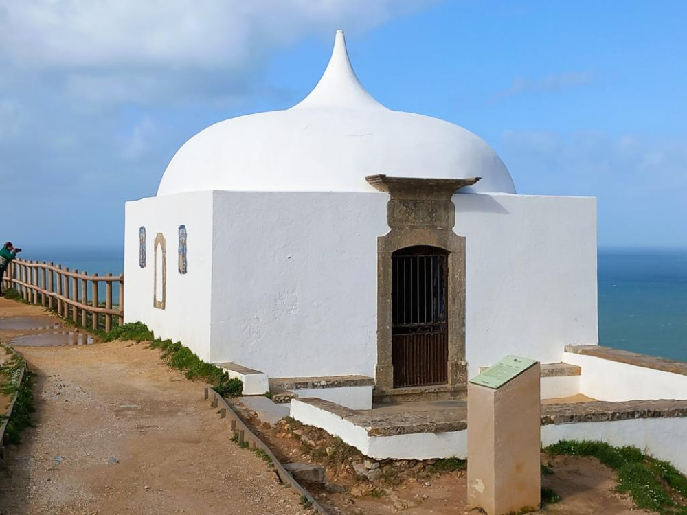 Private Full day tour Arrabida, Sesimbra and Wine Experience