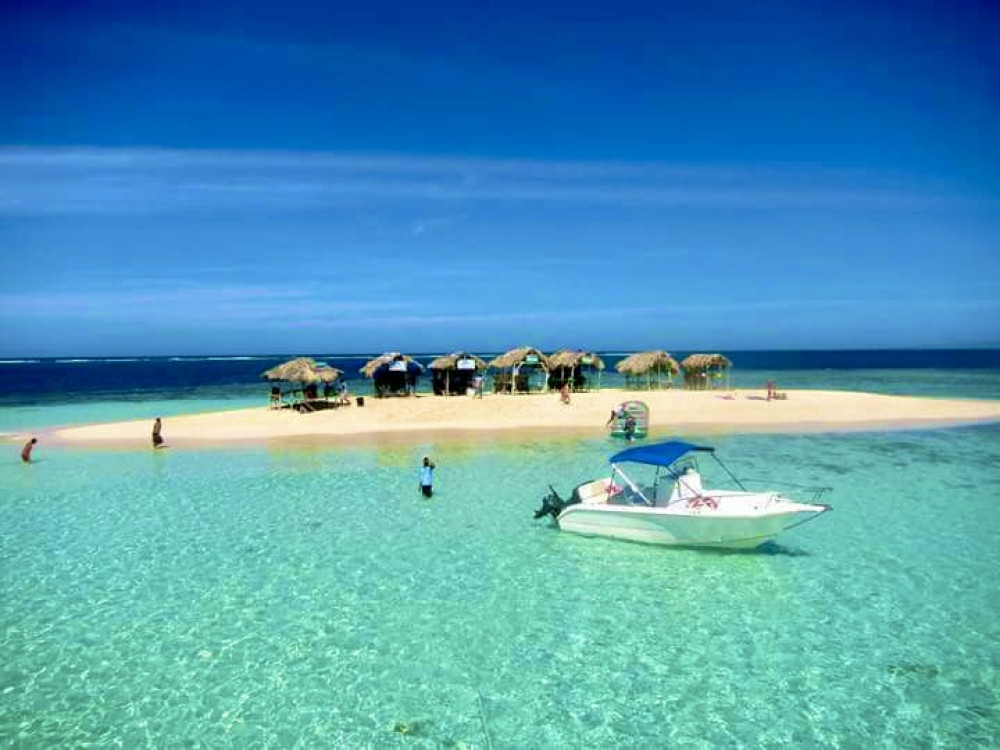 Cayo Arena & Mangroves Tour with Snorkeling & Food