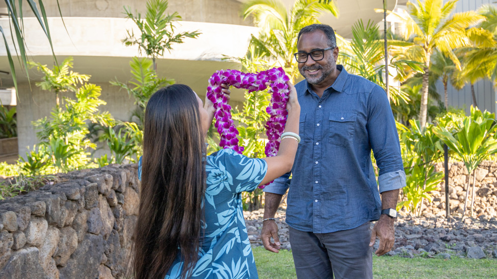 Kahului Maui Airport - Exclusive Lei Greeting