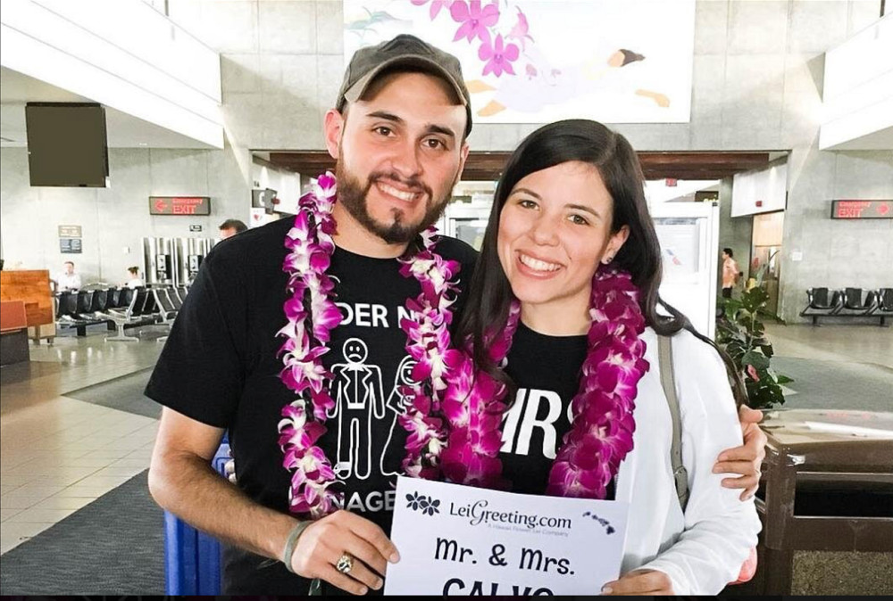 Kona Hawaii Airport - Honeymoon Lei Greeting