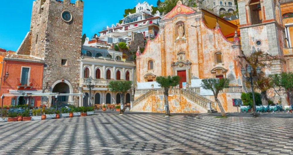 From Messina: Taormina, Isola Bella View, Castelmola with Lunch Reservation
