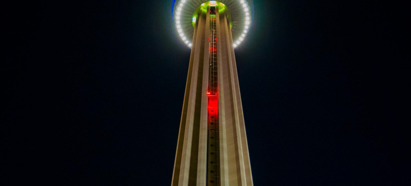 Scenic San Antonio Night Tour with Dinner