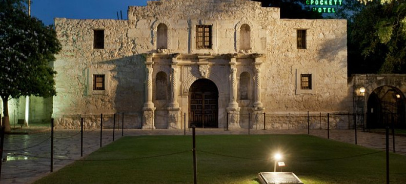 Scenic San Antonio Night Tour with Dinner
