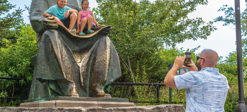 Niagara Falls Full Day Tour with American and Canadian Sides