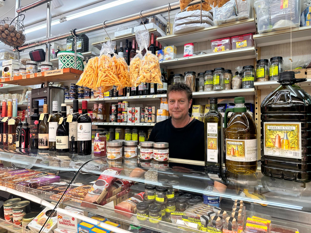 Private Valencia Market Tour & Home Dining with Local Wine