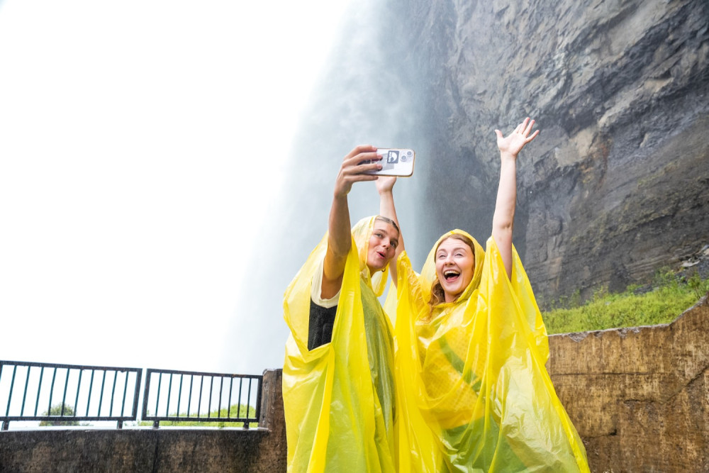 Niagara Falls Feel the Mist Small Group Walking Tour - From USA