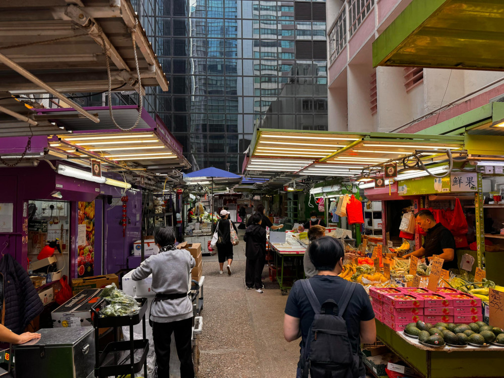 Insider-Led Hong Kong Market Tour & Tastings with Alva