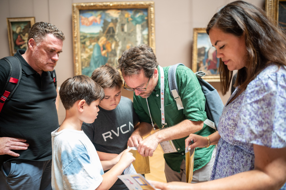 Louvre Treasure Hunt - Reserved Access & Local Expert Guide
