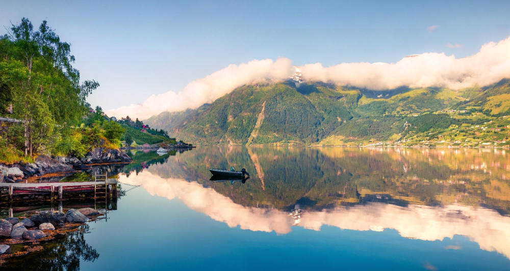 Hardangerfjord, Waterfalls, Culture & Apple Pie