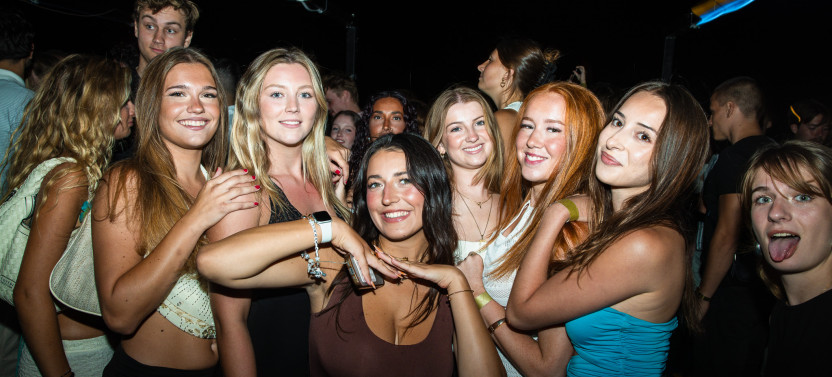 Boat Crawl With Free Club Access by Split After Dark