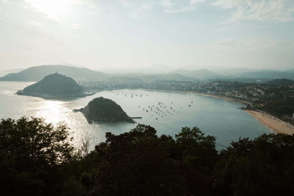 San Sebastián City Highlights & Pintxos Food Experience