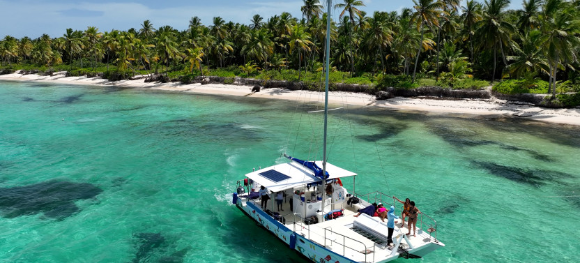 Punta Cana Private Sailing Charter for Up to 15 Guests – Medium Group