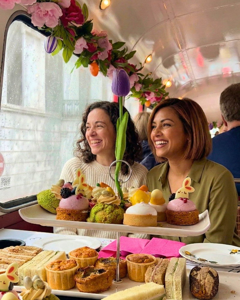 Classic Afternoon Tea London Sightseeing Bus Tour with Brigit`s Bakery