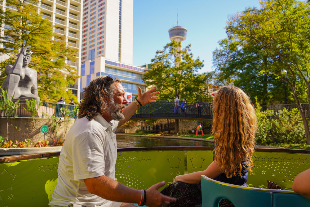 San Antonio Small Group Walking Tour with Riverwalk Boat Cruise