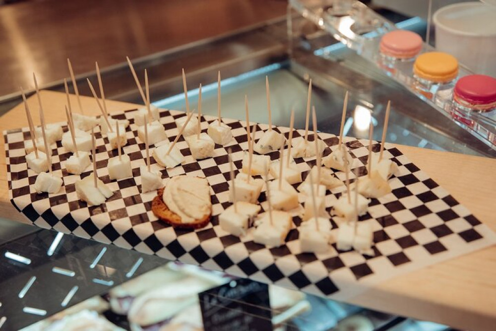 Old Montreal Guided Food Tour with 8+ Local Delicacies Tastings