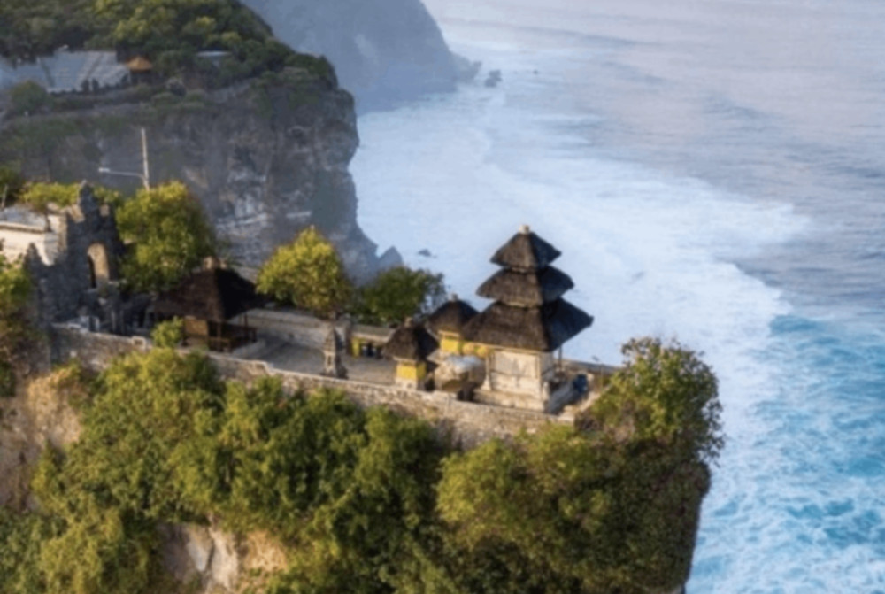 Romantic Beaches & Uluwatu Sunset Tour with Kecak Fire Dance