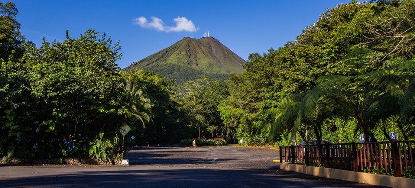 Rainforest Falls, Volcano Hike, Ecotermales and Dinner