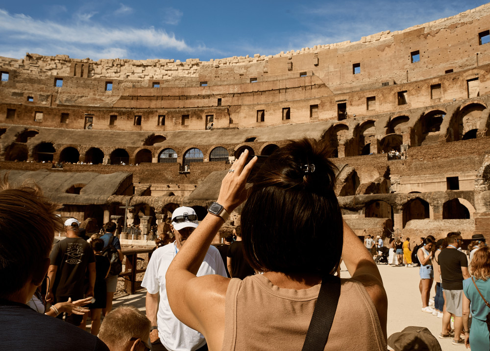 Exclusive Tour of Colosseum: Small Group with Arena Floor & Forum