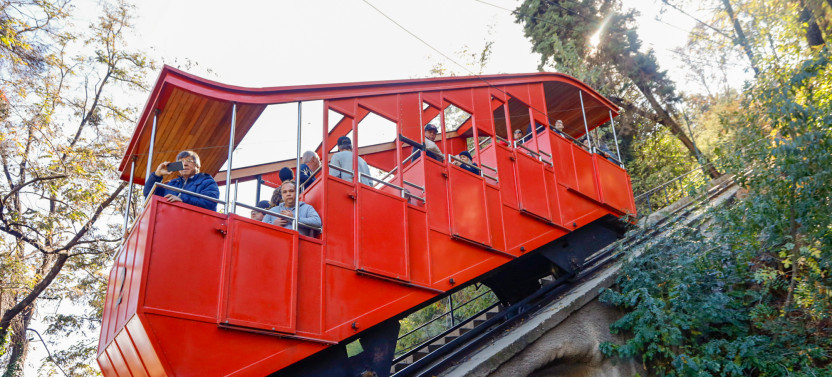 2 Days Santiago Hop-On Hop-Off Bus with Santa Carolina Winery