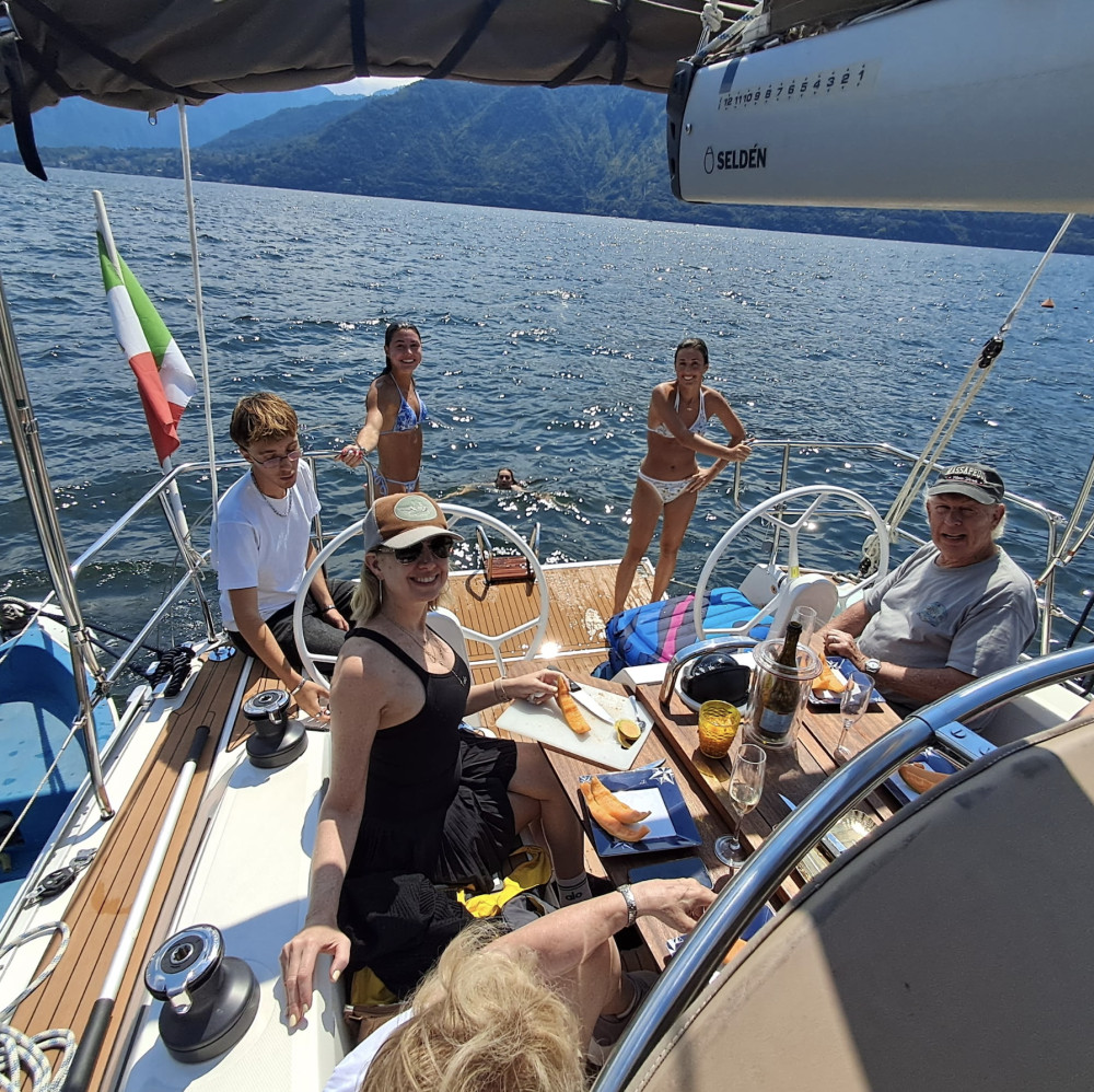 Lake Como Private 4-hour Sailing Tour with Lunch & Villa Melzi
