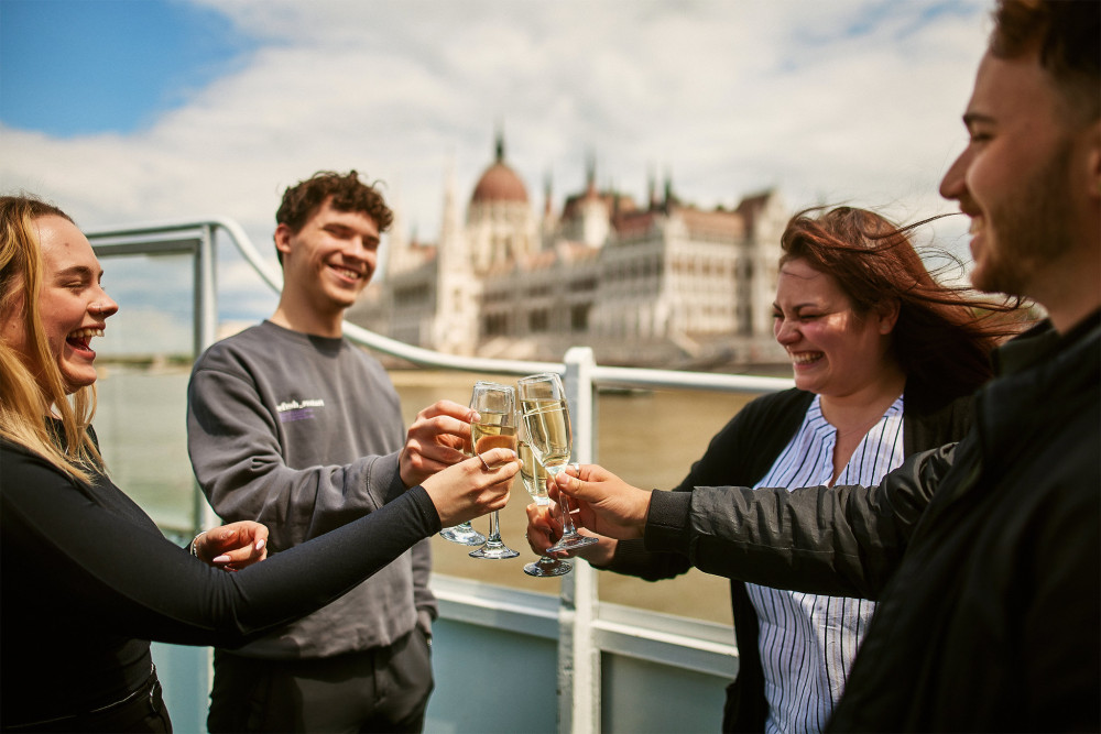 Budapest Danube Sightseeing Cruise with Audio Guide