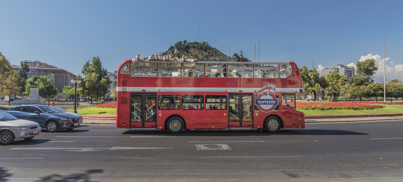 2-Day Hop-On Hop-Off Bus, Cable Car & Funicular Ticket in Santiago