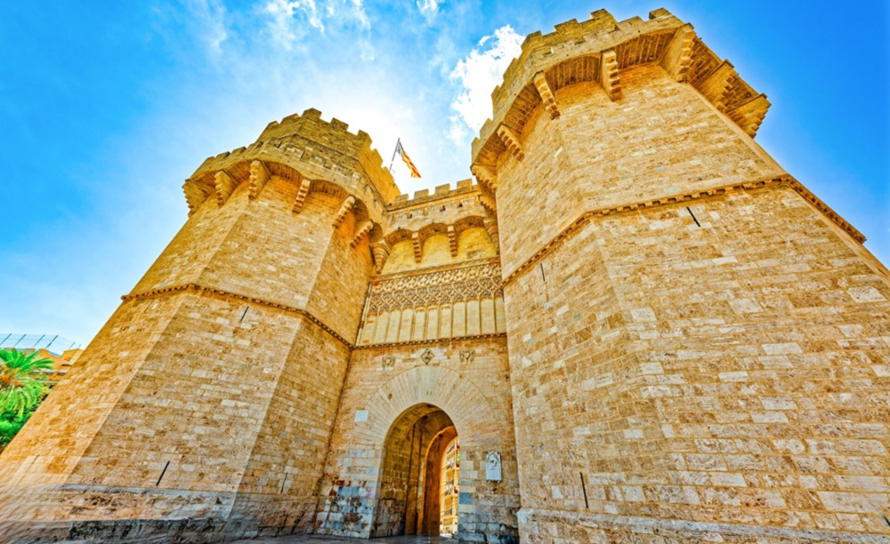 Valencia: Serranos Towers Guided Tour with Skip-the-Line Entry