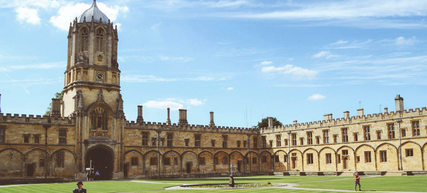Private Oxford University Highlights Tour with Blue Badge Guide