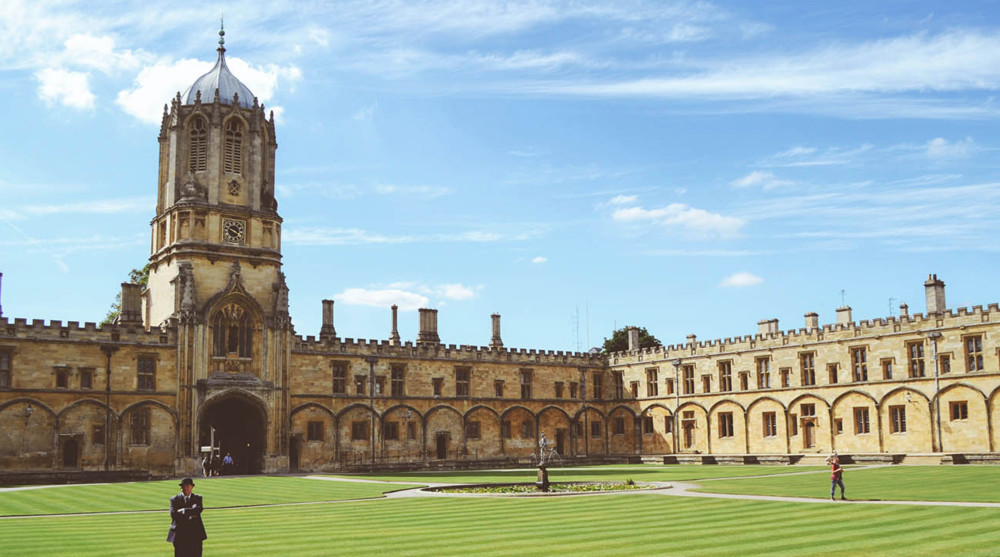Private Oxford University Highlights Tour with Blue Badge Guide
