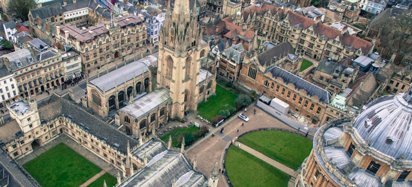 Private Oxford University Highlights Tour with Blue Badge Guide