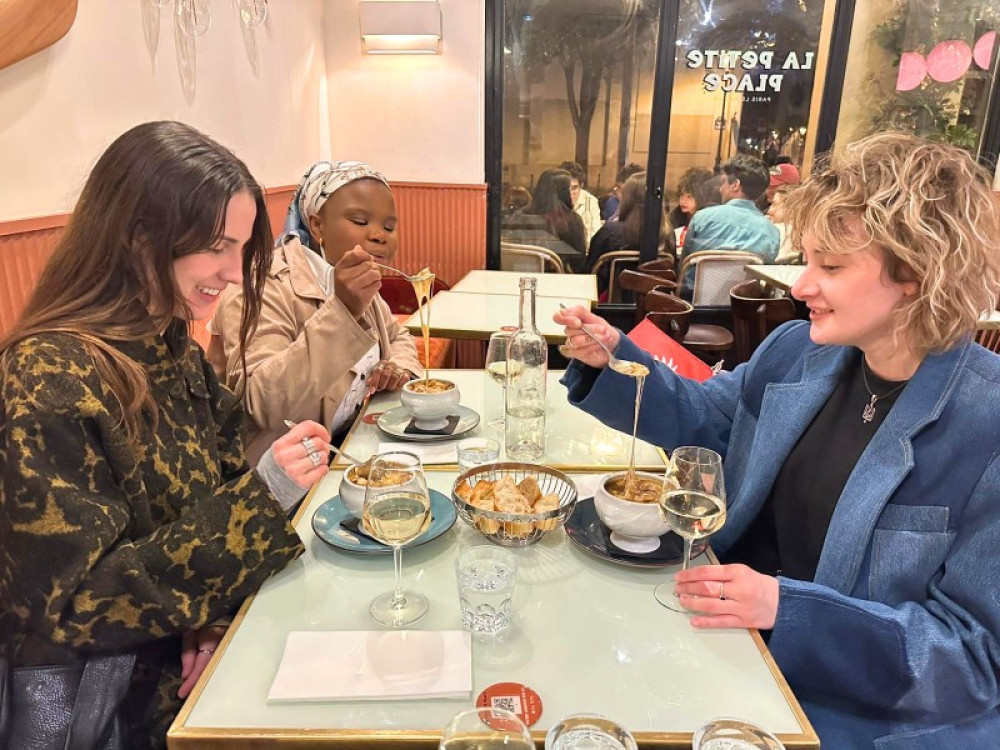 Le Marais Food Tour with French Onion Soup, Wine & Parisian Classics