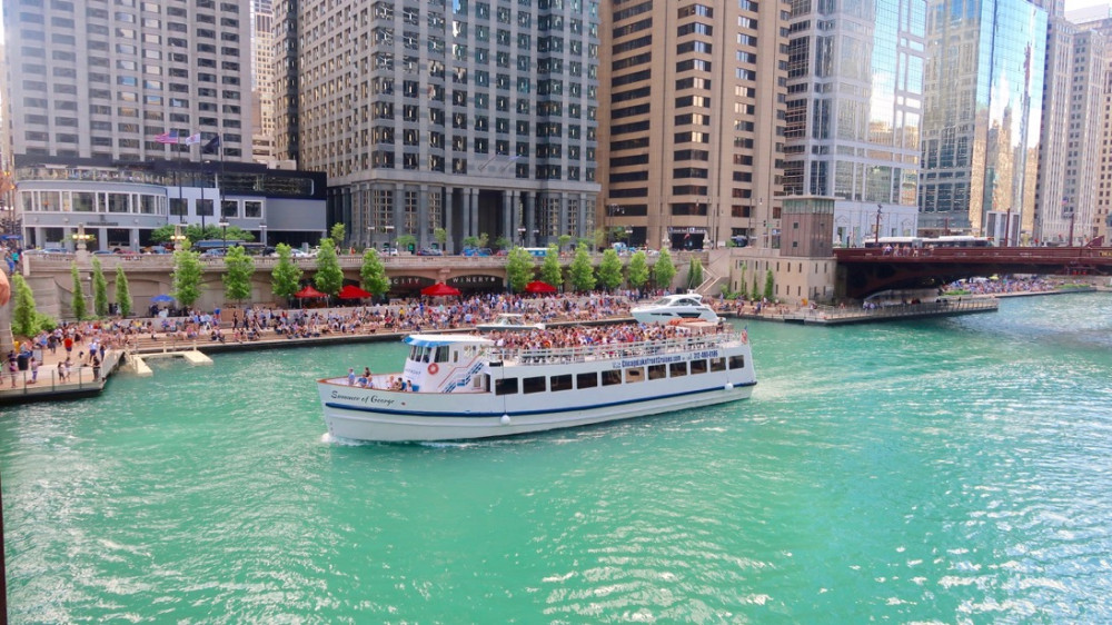 Chicago Architecture River Cruise with Live Narration on Open-Deck Boat
