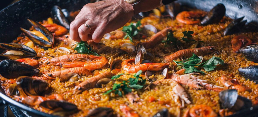 Barcelona Boqueria Market Tour & Paella Cooking Class with Sangria