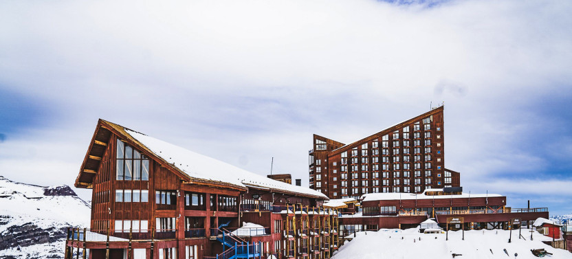 Valle Nevado Andes Mountain Tour with Gondola Ride and Lunch