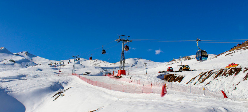Valle Nevado Andes Mountain Tour with Gondola Ride and Lunch