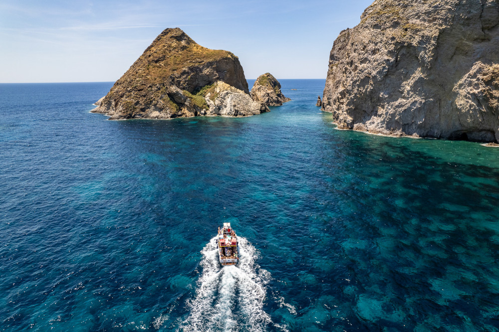 Ponza Island Day Trip from Anzio with 6-Hour Boat Tour and Lunch