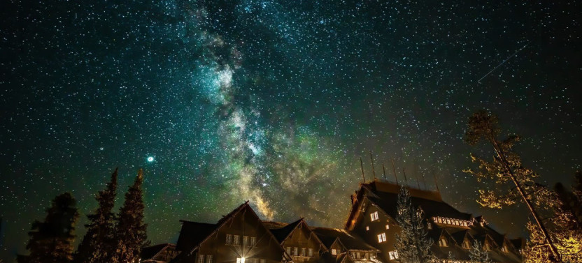Private Evening Wildlife Safari & Stargazing Adventure in Yellowstone
