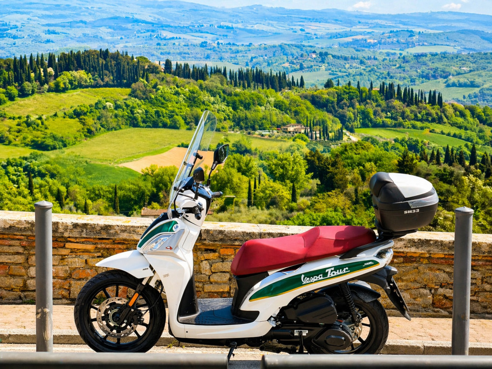 Vespa & Chianti Tour - Shared Vespa(Small Group)